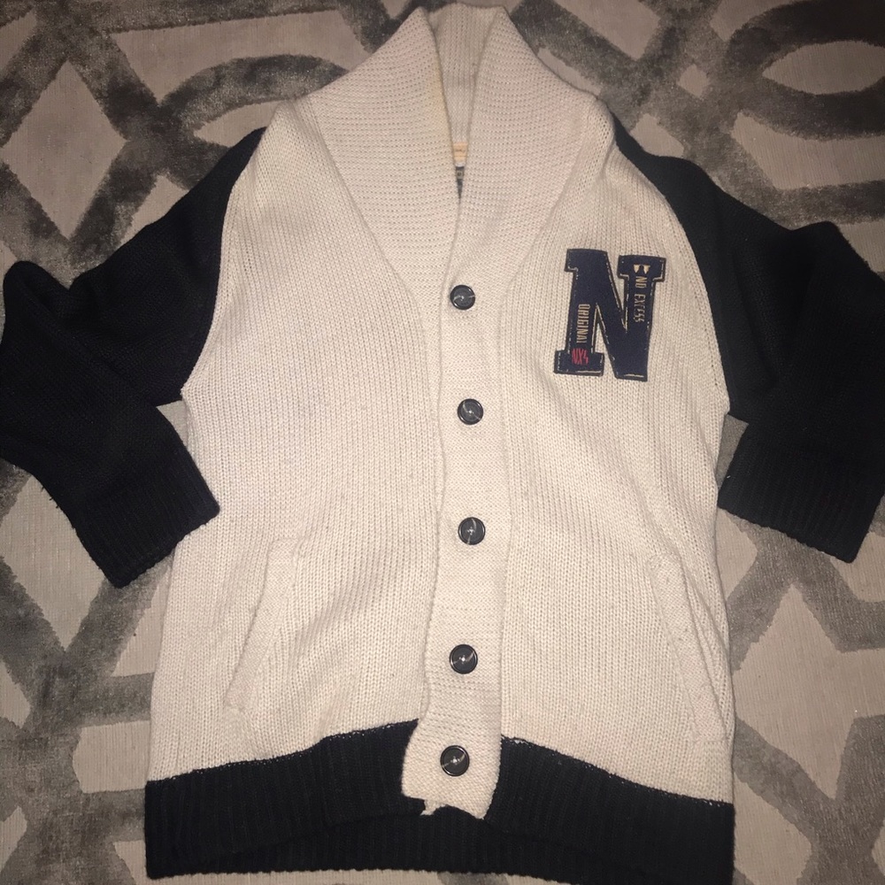 V-neck hoodie jacket